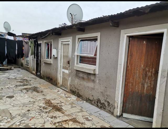 7 BEDROOM HOUSE FOR SALE IN TEMBISA CENTRAL